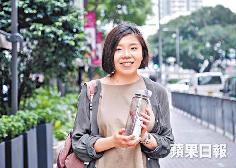 阿淳的擰蓋式水樽總菌量達1,725萬個。李康廷的吸啜式水樽則為1,055個。彭志行攝沙田新城市廣場女廁廁所板的總菌量僅40個,遠低於一眾測試水樽。 阿淳的擰蓋式水樽總菌量達1,725萬個。李康廷的吸啜式水樽則為1,055個。彭志行攝沙田新城市廣場女廁廁所板的總菌量僅40個,遠低於一眾測試水樽。