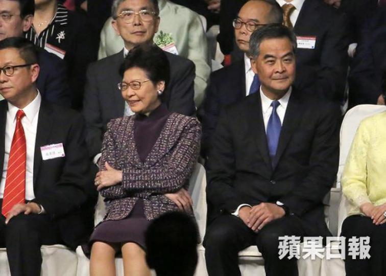 林鄭月娥（左）及梁振英