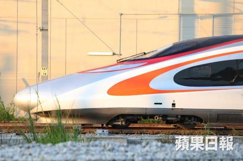高鐵將於本月23日通車。 高鐵將於本月23日通車。