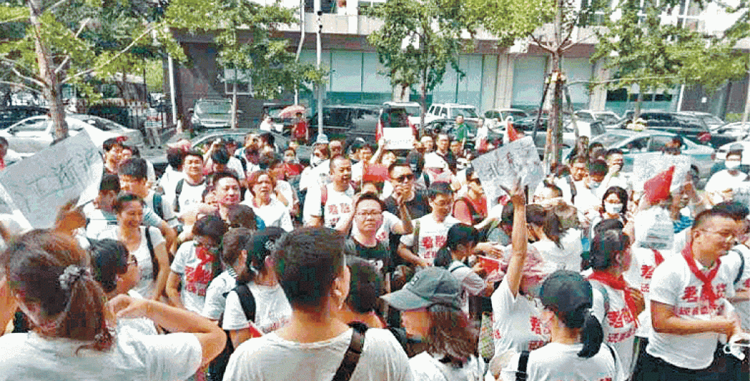 內地P2P平台掌悅理財爆煲,來自全國各地大批受害者上訪維權。 內地P2P平台掌悅理財爆煲,來自全國各地大批受害者上訪維權。