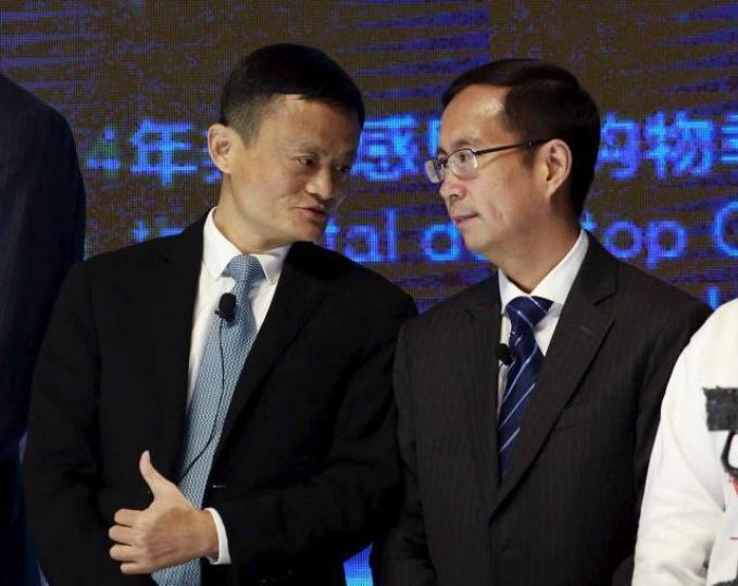 馬雲(左)係阿里嘅代表人物,但論靈魂人物,一早已經係張勇(右)。 資料圖片 馬雲(左)係阿里嘅代表人物,但論靈魂人物,一早已經係張勇(右)。 資料圖片