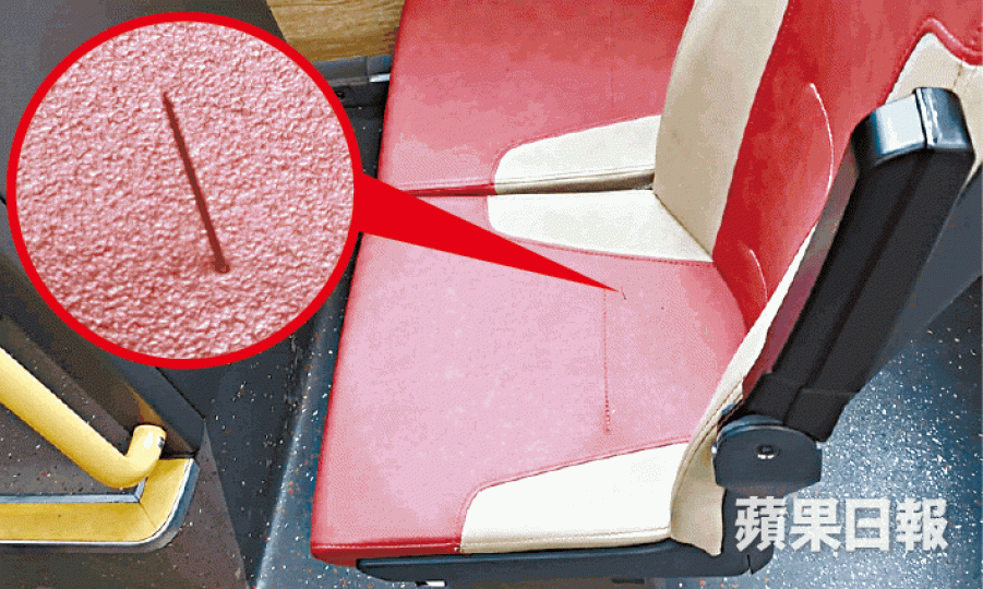 九巴15A線巴士關愛座被人插針。保安員指示被針刺傷的位置。文兆麟攝 九巴15A線巴士關愛座被人插針。保安員指示被針刺傷的位置。文兆麟攝