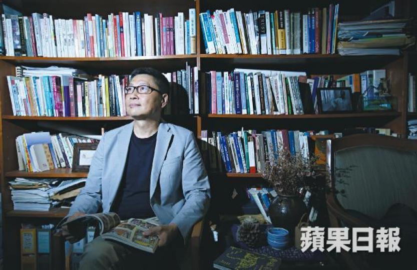 佔中發起人之一的陳健民正考慮是否向中大申請提早退休。資料圖片陳健民早年已投身社運，在六四事件後到中國駐美領館外抗議中共屠城。戴耀廷、陳健民及朱耀明2014年宣佈啟動和平佔中。陳健民在中大任教近25年。