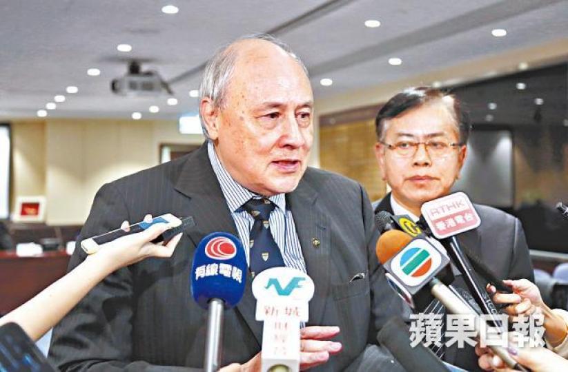 監警會主席梁定邦水炮車上周曝光,在警方防暴演練時試射。 監警會主席梁定邦水炮車上周曝光,在警方防暴演練時試射。