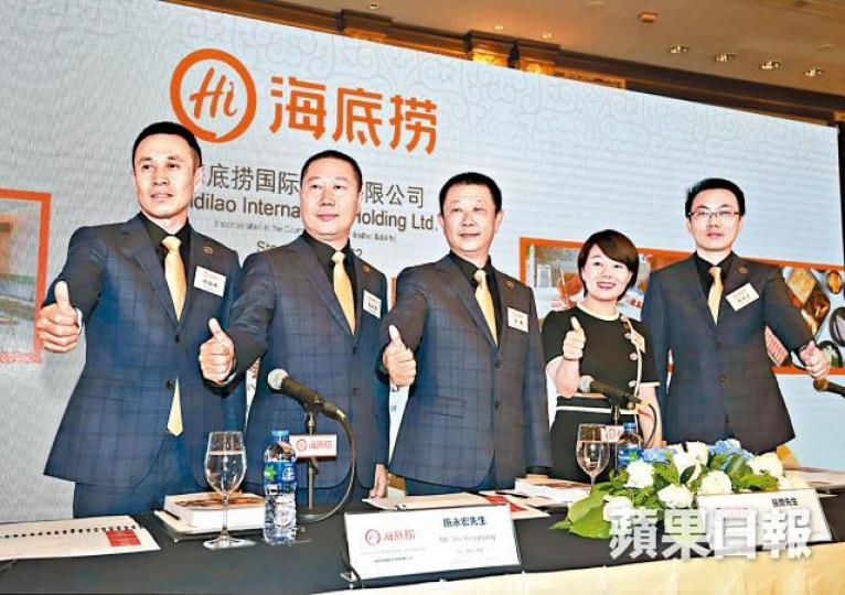 連鎖火鍋店海底撈創辦人張勇（中）強調集團會重點解決食安問題。譚德潤攝