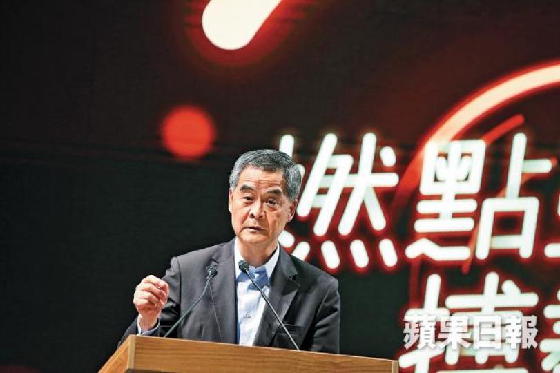 梁振英昨出席活動時無回應如何眾籌及何時提告。 梁振英昨出席活動時無回應如何眾籌及何時提告。