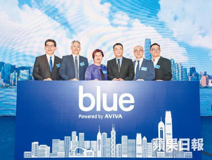 Blue獨立非執行董事蘇錦樑(左一)、Blue行政總裁孔德秋(左四)及騰訊國際業務副總裁楊寶樹(右一)。 Blue獨立非執行董事蘇錦樑(左一)、Blue行政總裁孔德秋(左四)及騰訊國際業務副總裁楊寶樹(右一)。