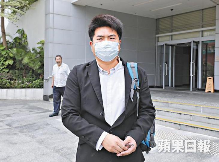 事主父看到兒子被襲片段感憤怒。 事主父看到兒子被襲片段感憤怒。