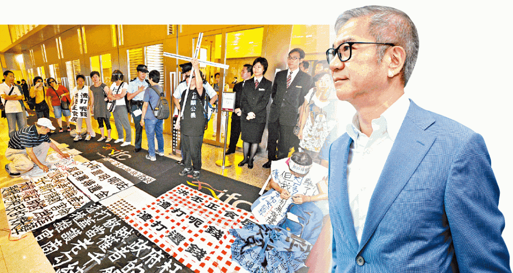 十年前代表金管局處理迷債苦主投訴的李令翔(右圖)說,「雷曼畀我睇到兩個字就係風險」。 十年前代表金管局處理迷債苦主投訴的李令翔(右圖)說,「雷曼畀我睇到兩個字就係風險」。