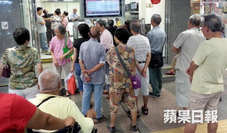 大戶和機構投資者造淡的火力太猛,如果要做好友,只能炒即日市,過夜免問。 資料圖片 大戶和機構投資者造淡的火力太猛,如果要做好友,只能炒即日市,過夜免問。 資料圖片