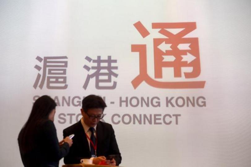 北水對港股的影響常被神化,其實北水無路捉,對成交貢獻有限,難起到穩定大市的作用。資料圖片 北水對港股的影響常被神化,其實北水無路捉,對成交貢獻有限,難起到穩定大市的作用。資料圖片