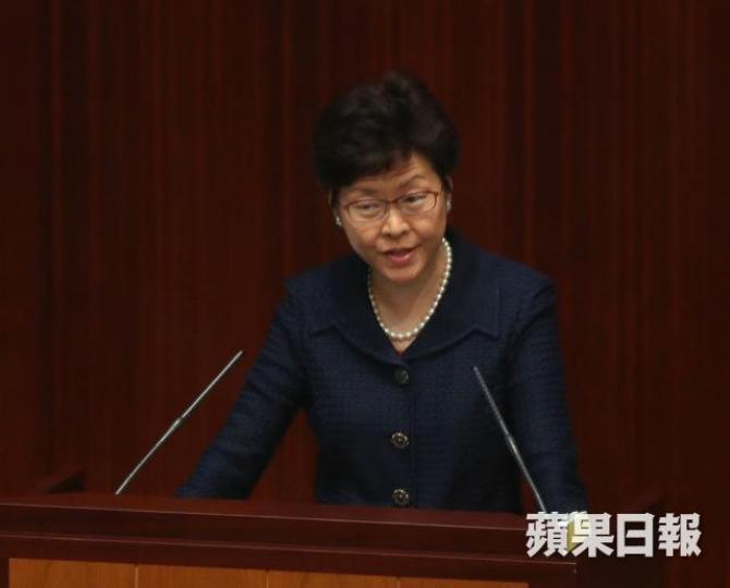 《基本法》46條的條文,擾亂了不少人對林鄭月娥任期的估計。 資料圖片 《基本法》46條的條文,擾亂了不少人對林鄭月娥任期的估計。 資料圖片