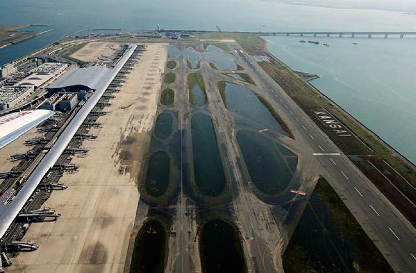 關西國際機場早前被颱風「飛燕」吹襲。 關西國際機場早前被颱風「飛燕」吹襲。