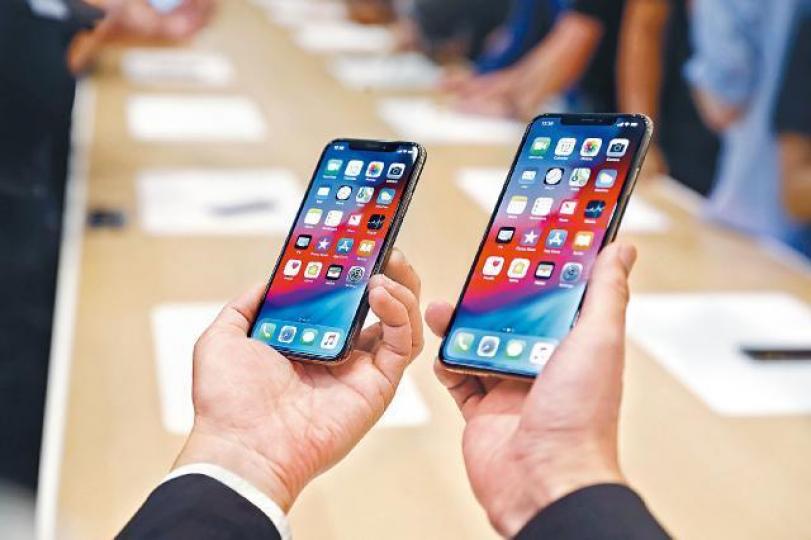 蘋果iPhone Xs昨午於官網開放預訂。美聯社 蘋果iPhone Xs昨午於官網開放預訂。美聯社
