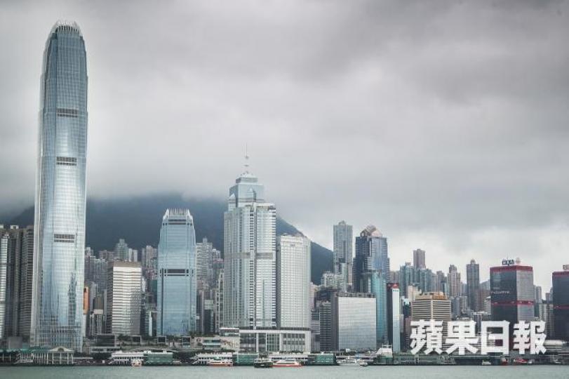 樓市山雨欲來,暴風雨後,是迎來陽光見彩虹,抑或只是下一場龍捲風的前奏,下月會有明顯答案。 樓市山雨欲來,暴風雨後,是迎來陽光見彩虹,抑或只是下一場龍捲風的前奏,下月會有明顯答案。