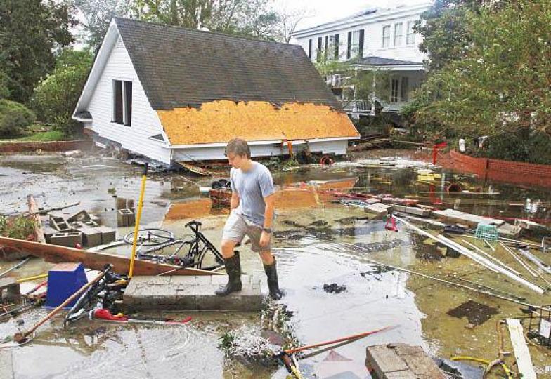 有災民住所在風暴中損毀,重建需時。 有災民住所在風暴中損毀,重建需時。