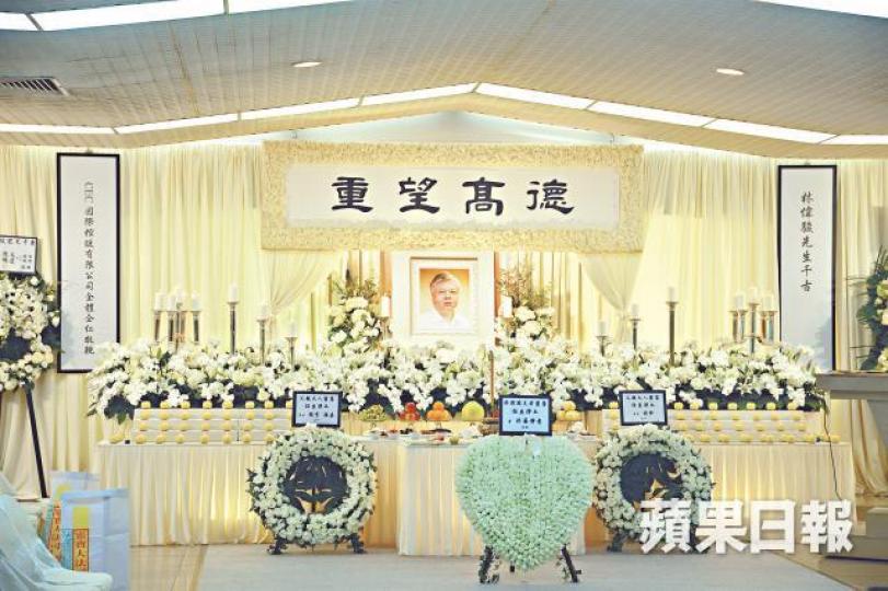 林偉駿靈堂主調為白色,堂內播放《阿信的故事》主題曲。八達通行政總裁張耀堂香港電視主席王維基「高登討論區」致送花牌,願林偉駿「霸氣重生」。759阿信屋奉行薄利多銷,深受市民歡迎。 林偉駿靈堂主調為白色,堂內播放《阿信的故事》主題曲。八達通行政總裁張耀堂香港電視主席王維基「高登討論區」致送花牌,願林偉駿「霸氣重生」。759阿信屋奉行薄利多銷,深受市民歡迎。