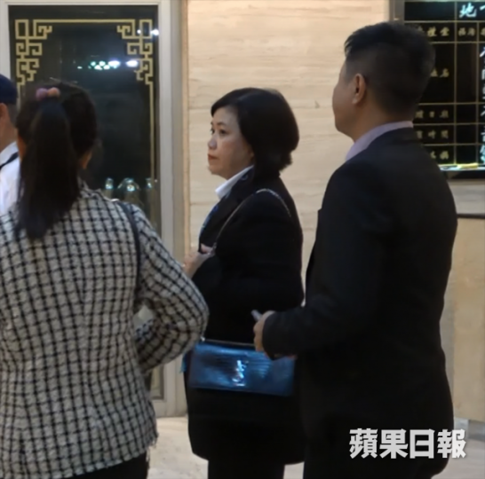 新鴻基地產(中國)執董馮秀炎昨到靈堂送別林偉駿。 新鴻基地產(中國)執董馮秀炎昨到靈堂送別林偉駿。