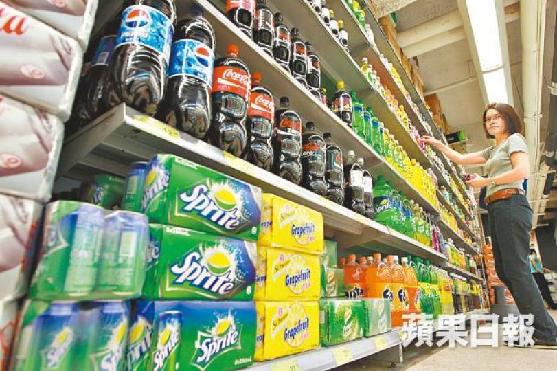 因貿戰影響,可口可樂將加價,消費者受累。資料圖片 因貿戰影響,可口可樂將加價,消費者受累。資料圖片