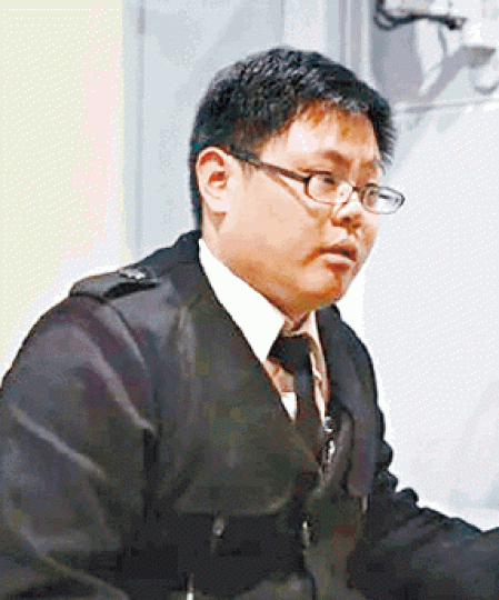 張立齊指台灣政大培養特務。王信賢指政大一直為兩岸和平作貢獻。 張立齊指台灣政大培養特務。王信賢指政大一直為兩岸和平作貢獻。