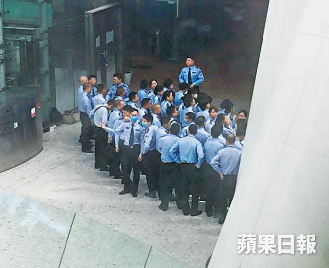 公安早前進駐西九站,日後內地口岸的罪案均需按照內地法律處理。 公安早前進駐西九站,日後內地口岸的罪案均需按照內地法律處理。