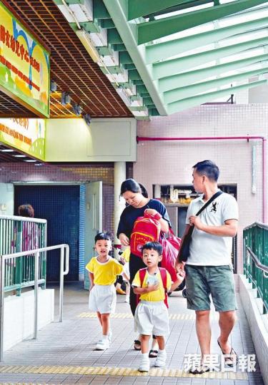 全日制幼稚園或全日班在本學年加學費。朱家駿攝 全日制幼稚園或全日班在本學年加學費。朱家駿攝