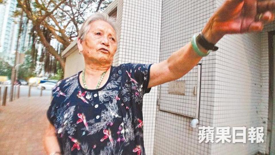 蕭婆婆打風當日曾入住鯉魚門臨時庇護中心。溫瑞麟攝垃圾站昨有大批庇護中心物資被棄置。互聯網 蕭婆婆打風當日曾入住鯉魚門臨時庇護中心。溫瑞麟攝垃圾站昨有大批庇護中心物資被棄置。互聯網