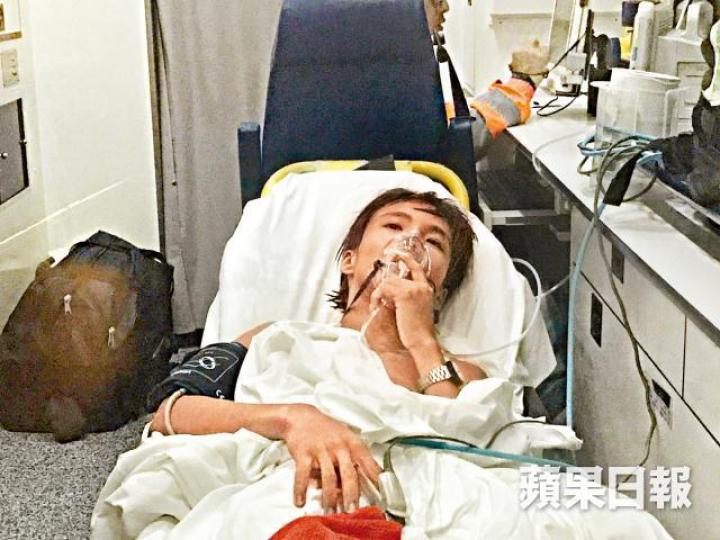 林嘉偉獲救時曾聲稱玩手機不慎墮海。資料圖片詹詠嵐去年初設靈，父親「盲亨」詹昌盛在場打點。被告與詹詠嵐死前一同買打火機，並刻上名字、相識及自殺的日子。朱永倫攝