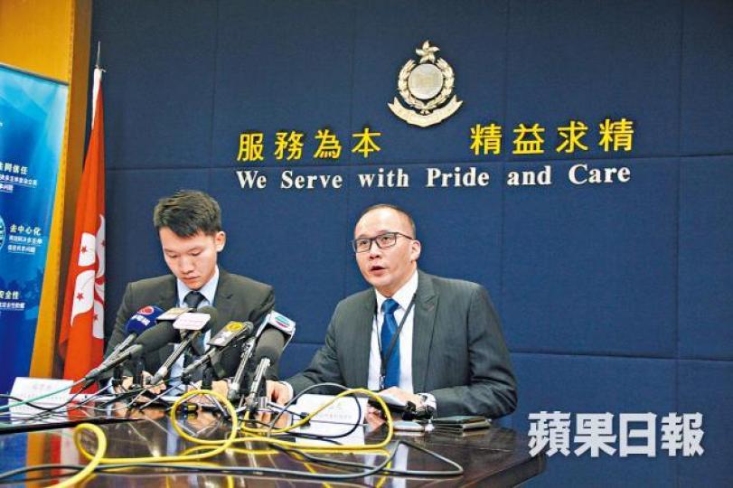 楊君浩督察（左）及吳德南刑事總督察昨提醒投資者須注意虛擬幣的普及性。