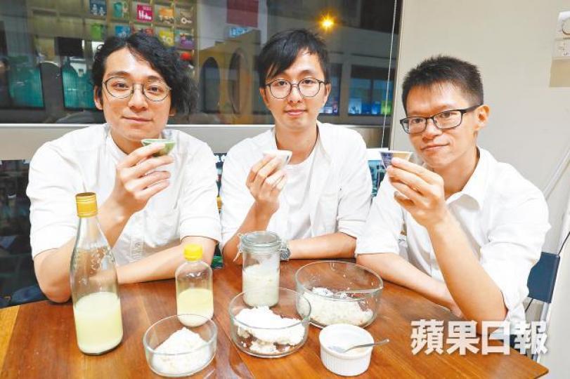 「香港有米酒」負責人之一智生(左)希望以本地米釀酒幫助香港農夫,而釀酒就由Joe(右)操刀。 「香港有米酒」負責人之一智生(左)希望以本地米釀酒幫助香港農夫,而釀酒就由Joe(右)操刀。