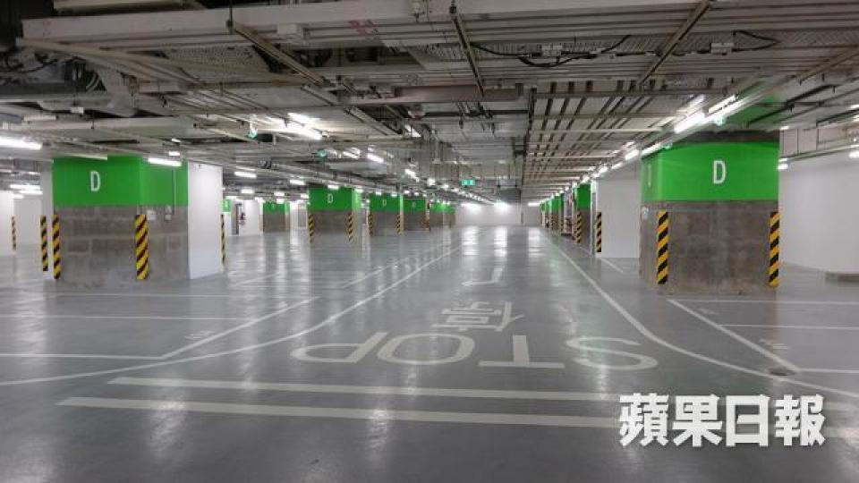 西九龍站停車場內昨仍有大量車位供停泊。黃麗英攝 西九龍站停車場內昨仍有大量車位供停泊。黃麗英攝