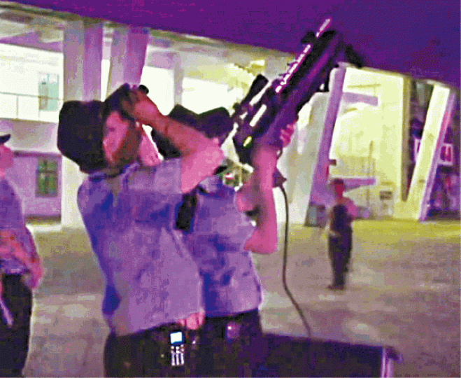 警方以反航拍機裝置迫降違規航拍機。張學友 警方以反航拍機裝置迫降違規航拍機。張學友