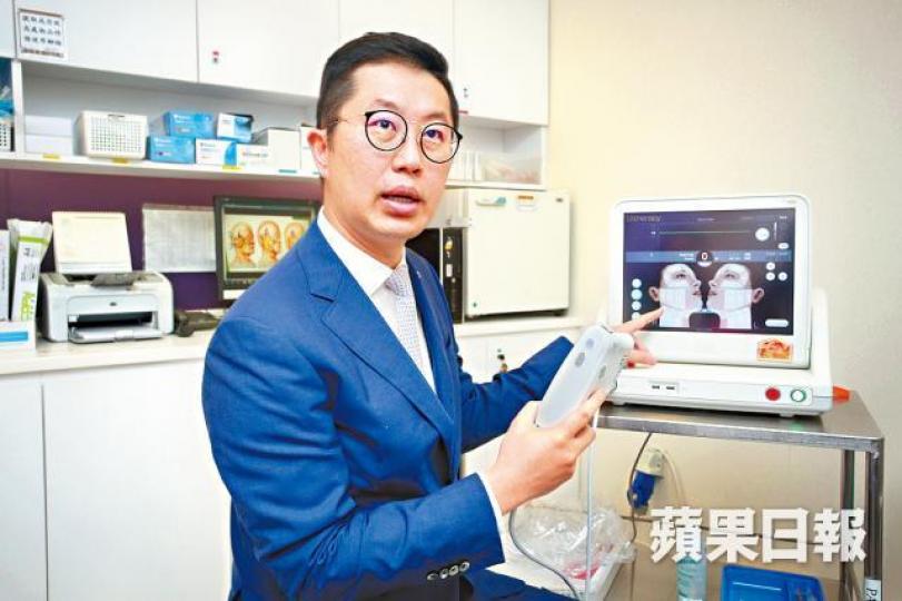 整形外科專科醫生彭志宏指臉上出現細紋是自然反應。李潤芳攝
整形外科專科醫生彭志宏指臉上出現細紋是自然反應。李潤芳攝