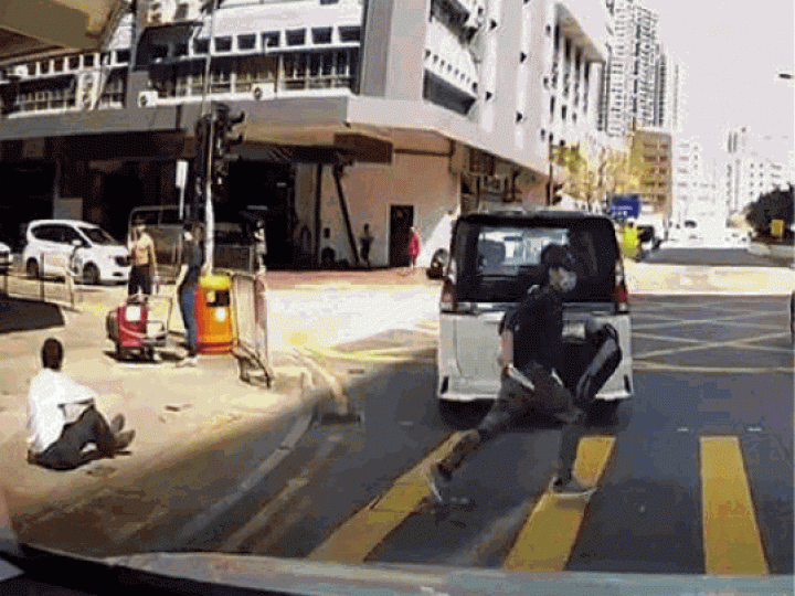 警方仍然加緊追緝兩名南亞裔刀手及一名車手。資料圖片 警方仍然加緊追緝兩名南亞裔刀手及一名車手。資料圖片
