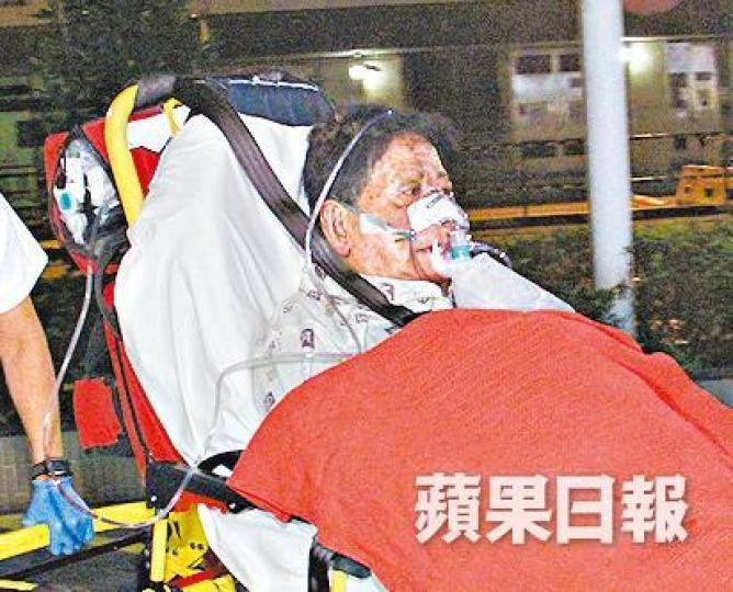 起火單位男戶主送院時面部熏黑,治理後情況危殆。 起火單位男戶主送院時面部熏黑,治理後情況危殆。