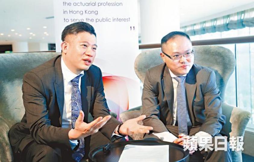 王玉麟(左)及林溢東(右)認為「賭博係零和遊戲,講運氣;保險係共贏,風險係manage到」。 王玉麟(左)及林溢東(右)認為「賭博係零和遊戲,講運氣;保險係共贏,風險係manage到」。