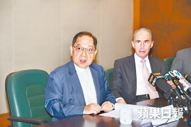 梁志堅(左)建議降低轉讓祖堂地的業權人同意比例。何耀勤攝 梁志堅(左)建議降低轉讓祖堂地的業權人同意比例。何耀勤攝