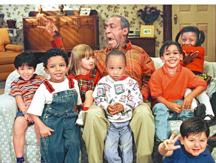 標哥士比憑處境喜劇《The Cosby Show》爆紅。資料圖片標哥士比1998年在髮妻卡米爾(左)陪同下領取終身成就獎。 標哥士比憑處境喜劇《The Cosby Show》爆紅。資料圖片標哥士比1998年在髮妻卡米爾(左)陪同下領取終身成就獎。