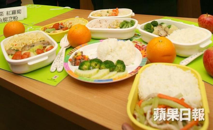 小學飯盒嘅食物係預先煮好保溫,加上一堆健康指引,真係廚神再世都冇辦法煮得好食。 資料圖片 小學飯盒嘅食物係預先煮好保溫,加上一堆健康指引,真係廚神再世都冇辦法煮得好食。 資料圖片