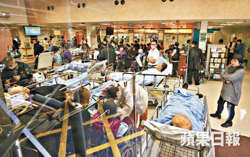 醫護人員過去除應付日常前線工作外,還須準備評審工作,增添壓力。 醫護人員過去除應付日常前線工作外,還須準備評審工作,增添壓力。