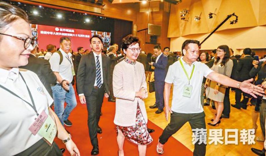 林鄭月娥昨稱近日開始閉關撰寫《施政報告》。王子俊攝 林鄭月娥昨稱近日開始閉關撰寫《施政報告》。王子俊攝