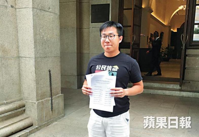 黃浩銘昨親身到終院領取判詞。蘇曉欣攝 黃浩銘昨親身到終院領取判詞。蘇曉欣攝