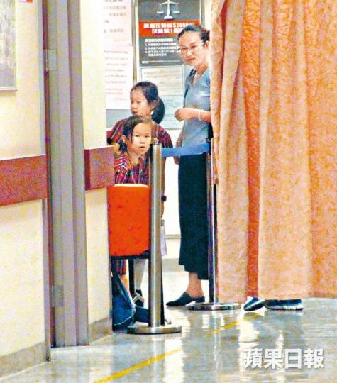 有小學生午膳後感不適,需送院治理。張家豪攝 有小學生午膳後感不適,需送院治理。張家豪攝