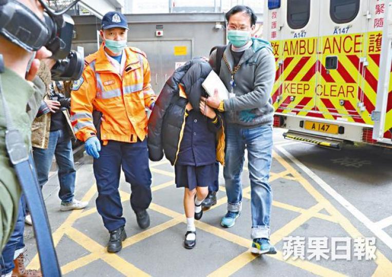 遭父母虐待的女童年初被送院檢查。資料圖片 遭父母虐待的女童年初被送院檢查。資料圖片