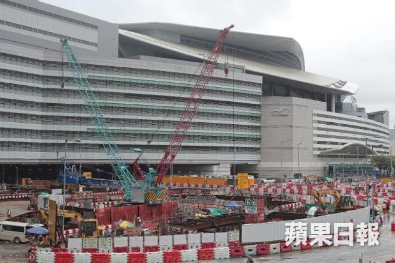 港府公佈放寬121個沉降監測點的停工指標,宣佈今日起復工。 港府公佈放寬121個沉降監測點的停工指標,宣佈今日起復工。