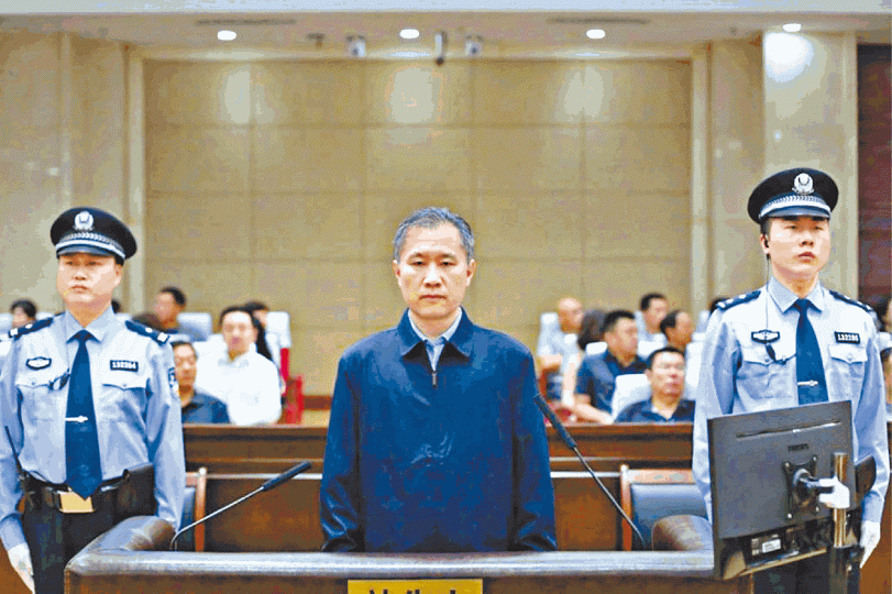 中證監前副主席姚剛,在河北邯鄲巿法院出庭應訊。 中證監前副主席姚剛,在河北邯鄲巿法院出庭應訊。