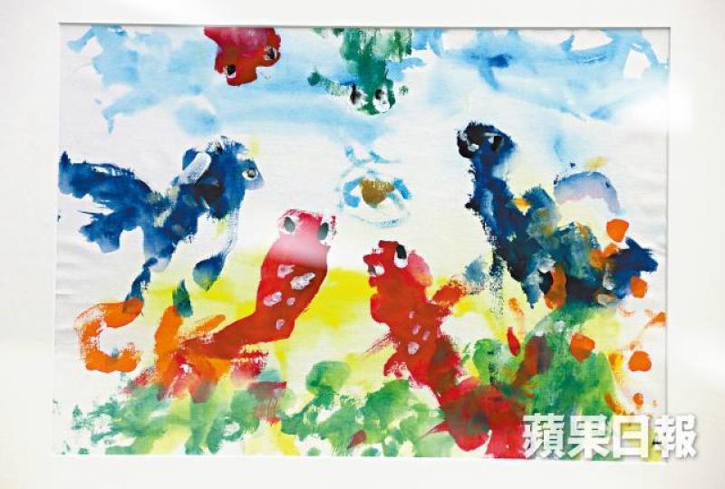 高錕5年前開始學習繪畫,圖為他其中一幅作品。李家皓攝高錕慈善基金於灣仔設置公眾弔唁區。中大舉辦高錕展覽,並展出高錕1952年的會考證書。高錕的諾貝爾獎牌及獎狀。 高錕5年前開始學習繪畫,圖為他其中一幅作品。李家皓攝高錕慈善基金於灣仔設置公眾弔唁區。中大舉辦高錕展覽,並展出高錕1952年的會考證書。高錕的諾貝爾獎牌及獎狀。