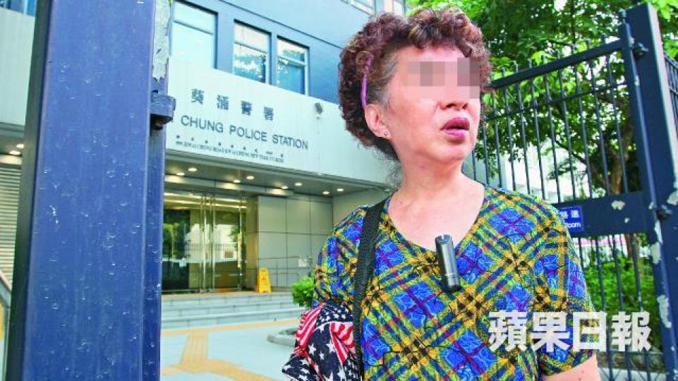 Carmen在記者幫助下,終明白自己被騙並到警署報案。張 軍攝騙徒將烏克蘭政治人物奧列.利亞申科的樣貌移花接木到《國家地理雜誌》一個節目的照片(下圖)再傳給Carmen。「律師」將一張「Erick」躺在病床上的相傳給Carmen博同情。 Carmen在記者幫助下,終明白自己被騙並到警署報案。張 軍攝騙徒將烏克蘭政治人物奧列.利亞申科的樣貌移花接木到《國家地理雜誌》一個節目的照片(下圖)再傳給Carmen。「律師」將一張「Erick」躺在病床上的相傳給Carmen博同情。