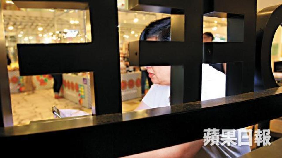 Jenny曾憧憬與「未婚夫」開花結果,抽身後希望以其經歷警惕其他受害人。張 軍攝自稱「56歲的美國鐵路工程師」的Walker Smith疑盜用別人頭像及身份結識異性。 Jenny曾憧憬與「未婚夫」開花結果,抽身後希望以其經歷警惕其他受害人。張 軍攝自稱「56歲的美國鐵路工程師」的Walker Smith疑盜用別人頭像及身份結識異性。