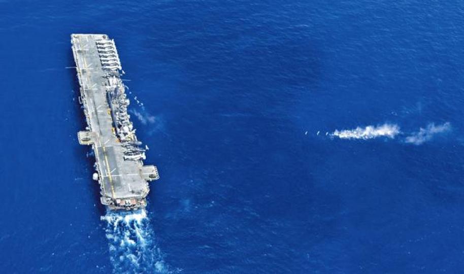 申請訪港被拒的美國海軍「黃蜂號」兩棲攻擊艦,9月27日在南海進行實彈演習。美軍在「黃蜂號」兩棲攻擊艦,進行實彈射擊。 申請訪港被拒的美國海軍「黃蜂號」兩棲攻擊艦,9月27日在南海進行實彈演習。美軍在「黃蜂號」兩棲攻擊艦,進行實彈射擊。